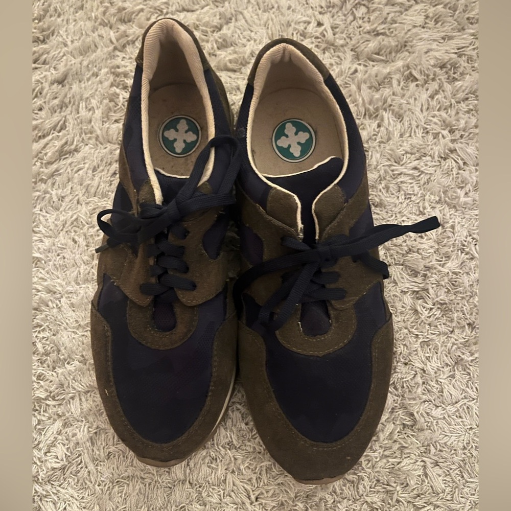 Charleston Shoe Company Women’s Olive and Navy Sneakers Sz 9